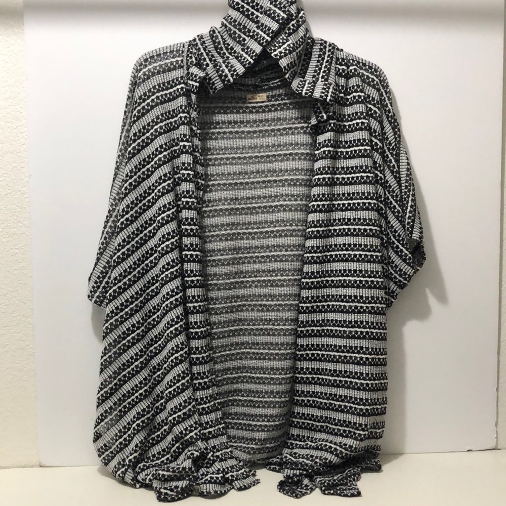 Hollister Women One Size Geometric Cover Up Hoodie Tunic Poncho White/Black - Picture 2 of 7
